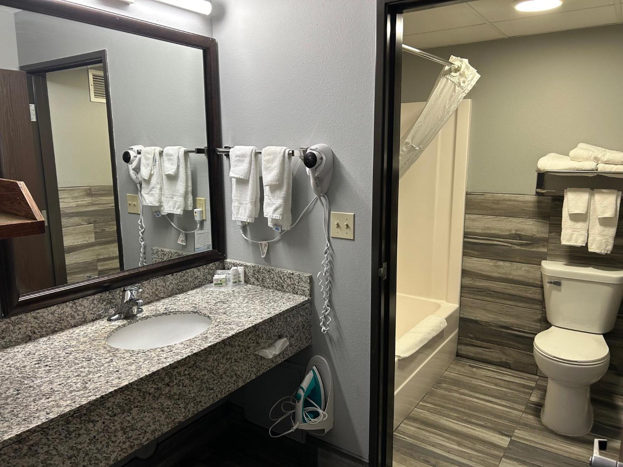 Americinn By Wyndham Ottumwa Extérieur photo
